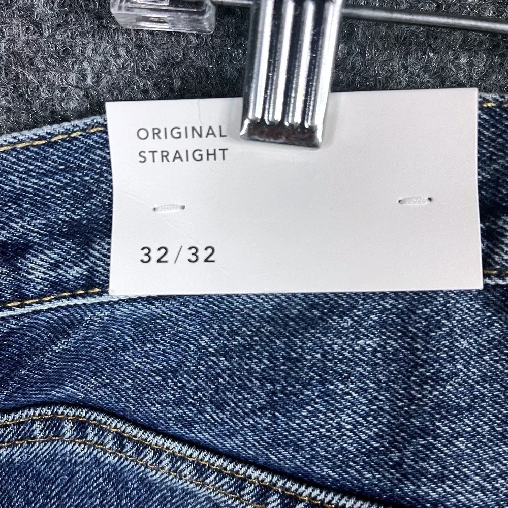 NWT American Eagle Outfitters Original‎ Straight Leg Destroyed Medium Wash 32x32